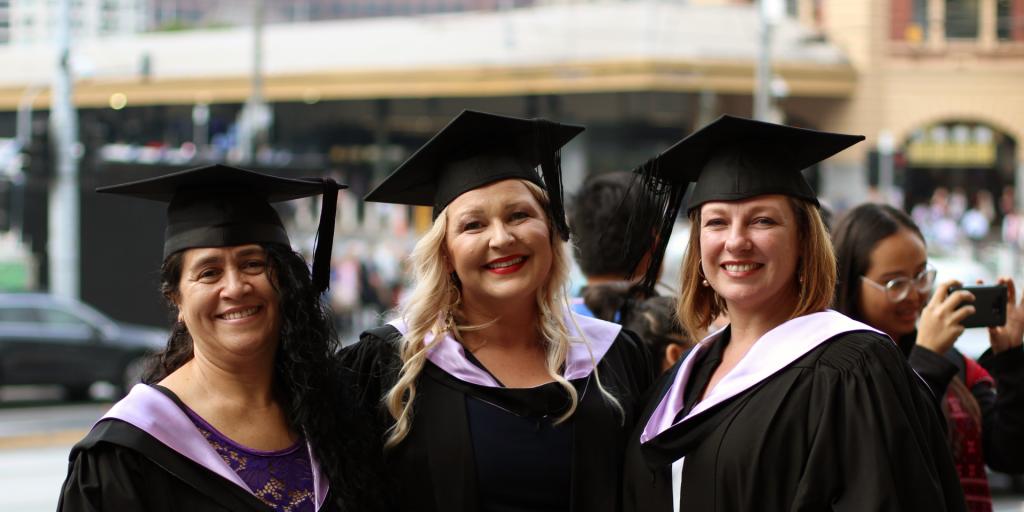 happy-graduates-1920x960-1024x512